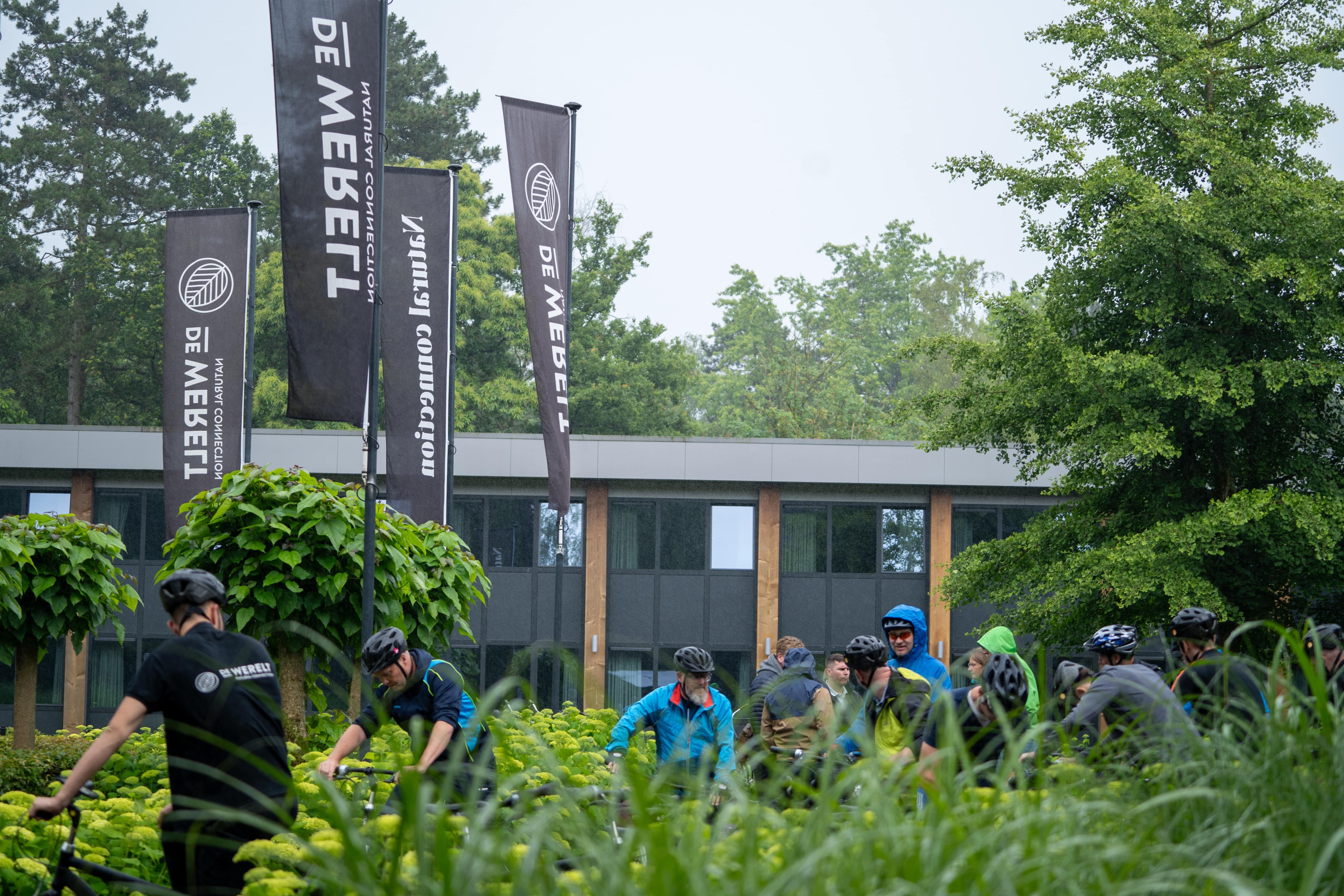 Group of participants during mountain bike team building activity at De Werelt Lunteren on the Veluwe